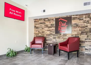 Red Roof Inn Baytown hotel thumbnail 2