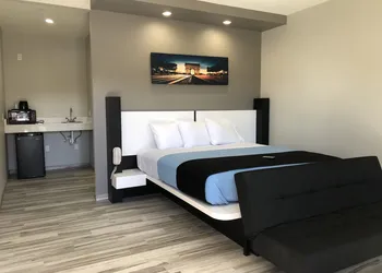 Crystal Inn hotel thumbnail 2