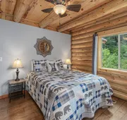 Bearfoot Chalet 3 Bedroom Home by NW Comfy Cabins hotel detail image 3
