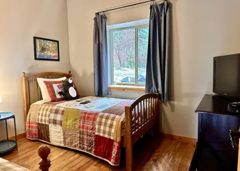 Bearfoot Chalet 3 Bedroom Home by NW Comfy Cabins hotel thumbnail 5