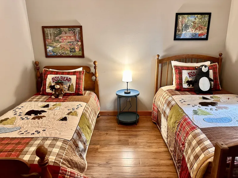 Bearfoot Chalet 3 Bedroom Home by NW Comfy Cabins hotel detail image 6