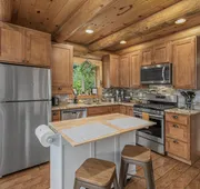Bearfoot Chalet 3 Bedroom Home by NW Comfy Cabins hotel detail image 7