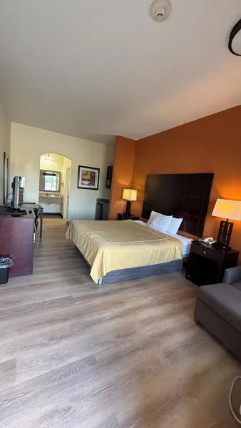 Executive Inn & Suites hotel detail image 6