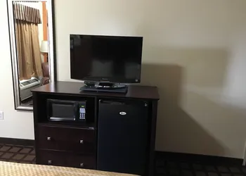 Executive Inn & Suites hotel thumbnail 2