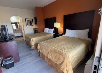 Executive Inn & Suites hotel thumbnail 4