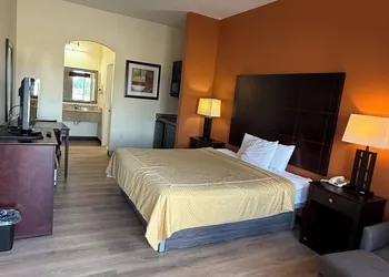 Executive Inn & Suites hotel thumbnail 6