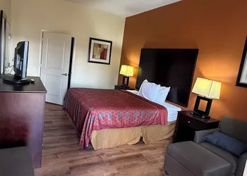 Executive Inn & Suites hotel thumbnail 7
