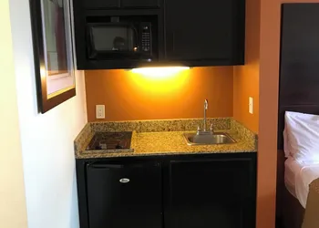 Executive Inn & Suites hotel thumbnail 8