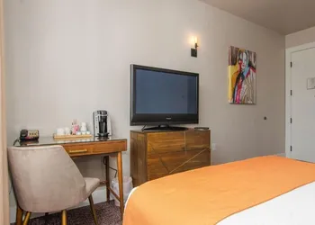 The Dundee - A Trace Hotel hotel thumbnail 3