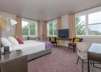The Dundee - A Trace Hotel hotel thumbnail 7