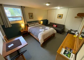 Stewart Mountain Lodge hotel thumbnail 8