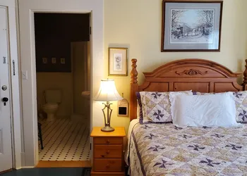 The Lark & Loon Inn hotel thumbnail 6