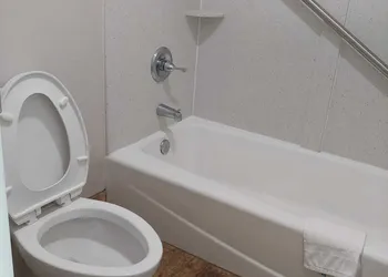 Budgetel Inn & Suites hotel thumbnail 5