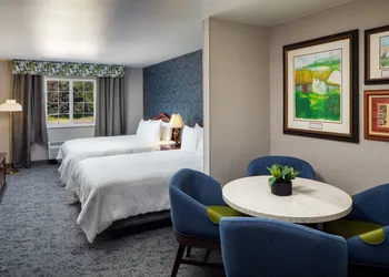 Irish Cottage Inn & Suites hotel thumbnail 5