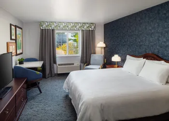 Irish Cottage Inn & Suites hotel thumbnail 6