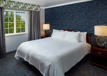 Irish Cottage Inn & Suites hotel thumbnail 7