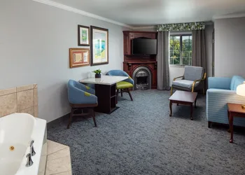 Irish Cottage Inn & Suites hotel thumbnail 8