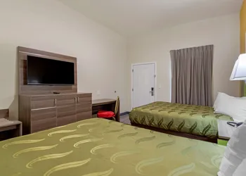 Quality Inn & Suites Elgin hotel thumbnail 5
