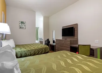 Quality Inn & Suites Elgin hotel thumbnail 7