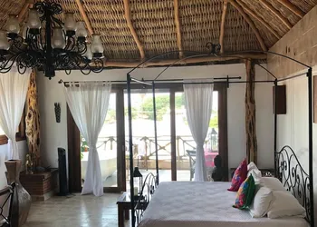 Casa Miura hotel thumbnail 5