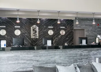 Hotel 5 Inn Plus hotel thumbnail 2