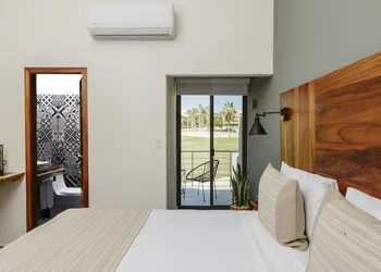 Six Two Four Hotel hotel thumbnail 5