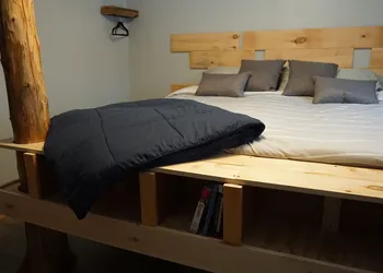 Llama House ADK hotel thumbnail 3