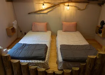 Llama House ADK hotel thumbnail 8