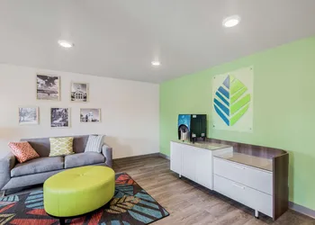 WoodSpring Suites Chicago Addison hotel thumbnail 2