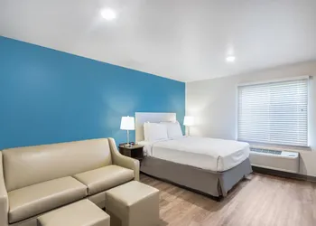 WoodSpring Suites Chicago Addison hotel thumbnail 4
