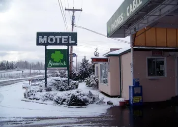 Shamrock Motel hotel thumbnail 3