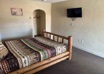 Love Hotels Murdo by OYO on Interstate 90 hotel thumbnail 4
