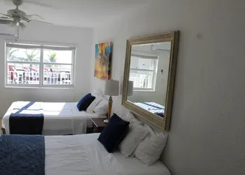 Golden Sand Oceanfront hotel thumbnail 6