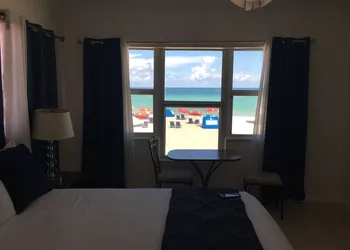 Golden Sand Oceanfront hotel thumbnail 7