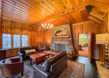 Lake Creek Lodge hotel thumbnail 2