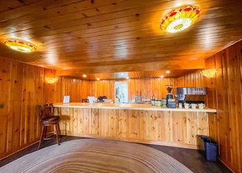 Lake Creek Lodge hotel thumbnail 3