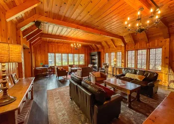 Lake Creek Lodge hotel thumbnail 4