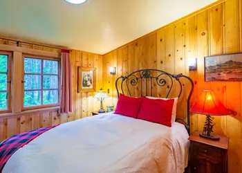 Lake Creek Lodge hotel thumbnail 8