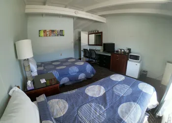 Copper Lantern Motor Lodge hotel thumbnail 5