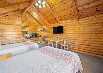 Bryce Canyon Log Cabins hotel thumbnail 5