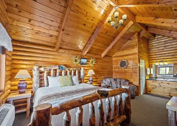Bryce Canyon Log Cabins hotel thumbnail 7