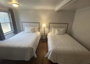 Spirit Lake Resort Motel hotel thumbnail 4