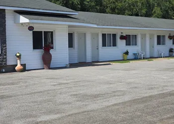 White Fang Motel hotel thumbnail 7
