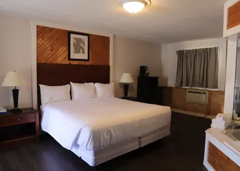 The Inn At Gull Lake hotel thumbnail 3