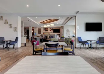 Home2 Suites Downtown Nashville/Metrocenter hotel thumbnail 3