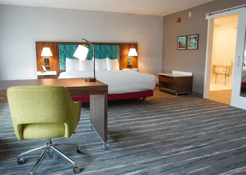 Hampton Inn & Suites St. Clairsville hotel thumbnail 6