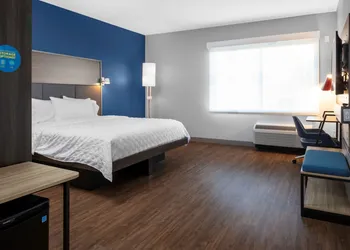 TRU by Hilton Lynchburg hotel thumbnail 6