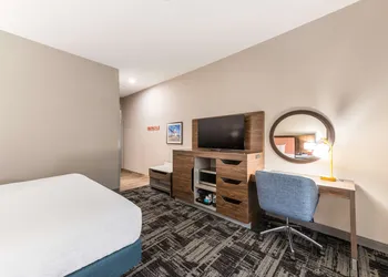 Hampton Inn & Suites Benton Harbor hotel thumbnail 8
