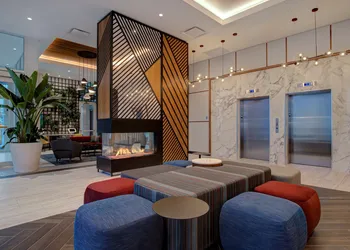 Hampton Inn by Hilton Montreal Downtown hotel thumbnail 2