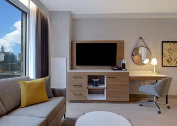 Hampton Inn by Hilton Montreal Downtown hotel thumbnail 5